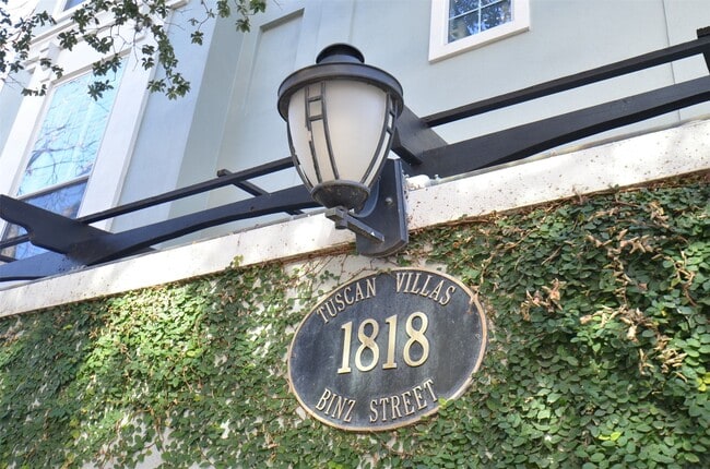 Building Photo - 1818 Binz St