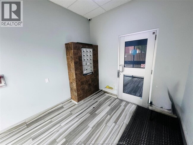 Photo - 275 Wyandotte St W Unit 305