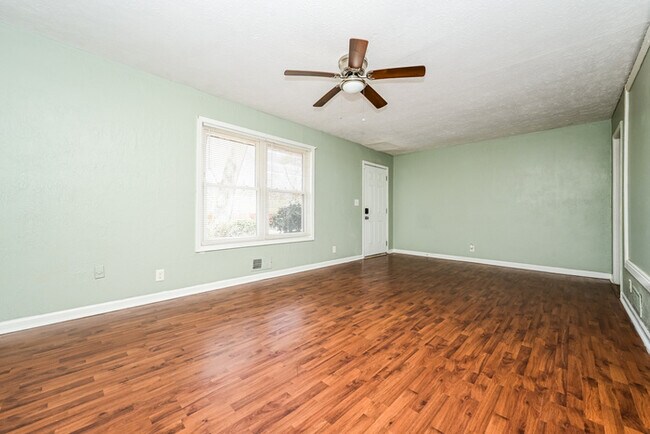 Photo - Fantastic 4bd/3ba home! Let yourself in!