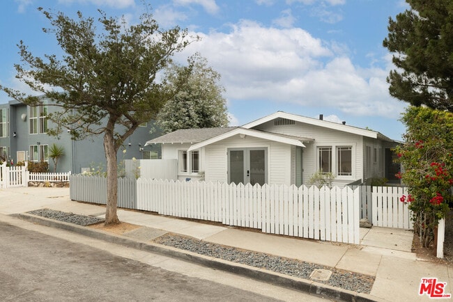 Photo - 734 Pier Ave