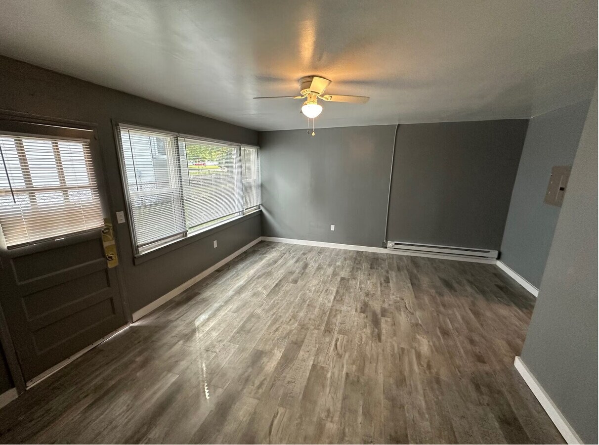 1512 W Healey - 1512 W Healey