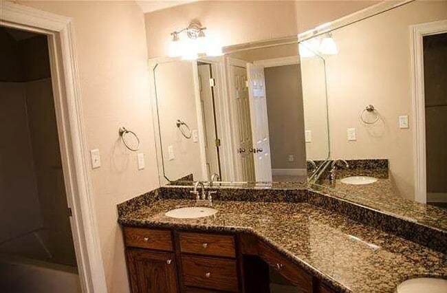 Photo - 13 Stonebrook Ct