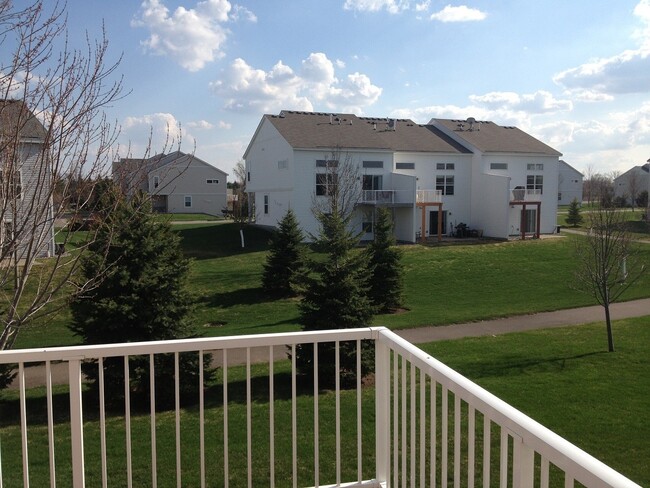 Photo - Great location *3bd*2.5Bth End Unit Townhome Avail July 1 2026