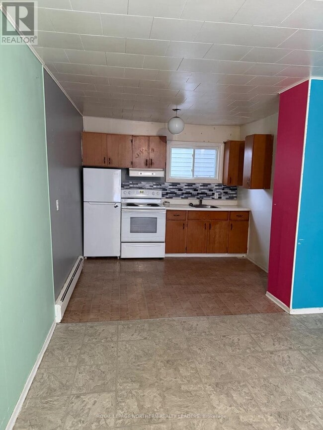 Photo - 85 Croatia Ave Unité B