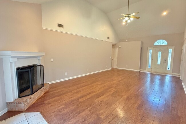 Photo - AVAILABLE NOW! (No Pets)