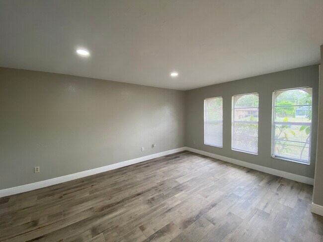 Photo - 2210 Marilyn Ln