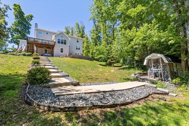 Photo - Gorgeous 5 Bed 3.5 Bathroom in Stafford, VA