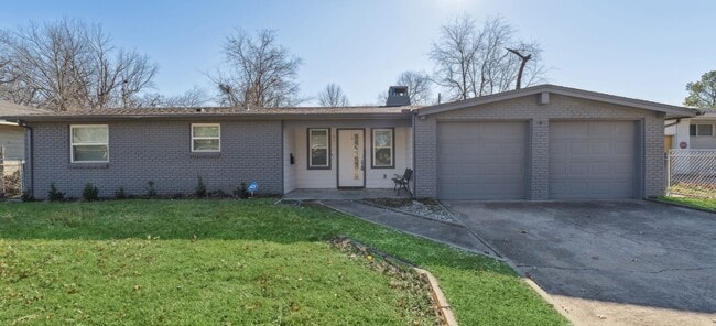 Photo - 1736 W Latimer Pl House