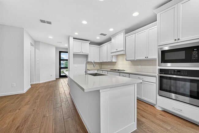 Building Photo - 5019 Bowen Pr Dr