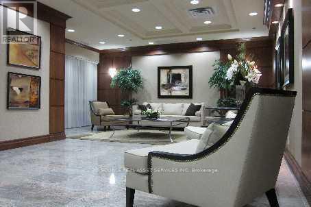 Photo - 5 Michael Power Pl Unité 704