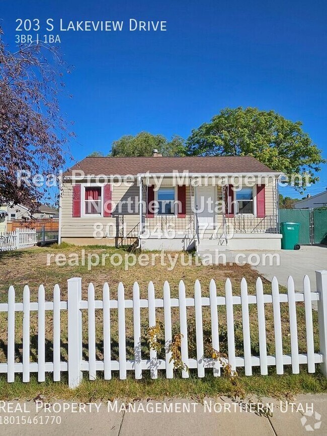 Building Photo - Darling 3 Bedroom Home in Clearfield