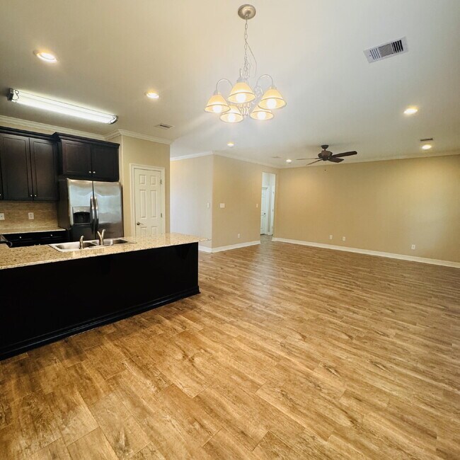Spacious Duplex Now Available in Orange, TX!