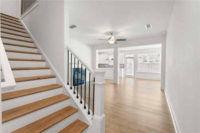 Photo - 2469 Honey Wy