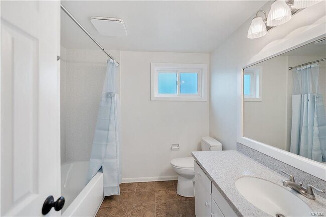 Building Photo - 1486 N Harwood St Rental