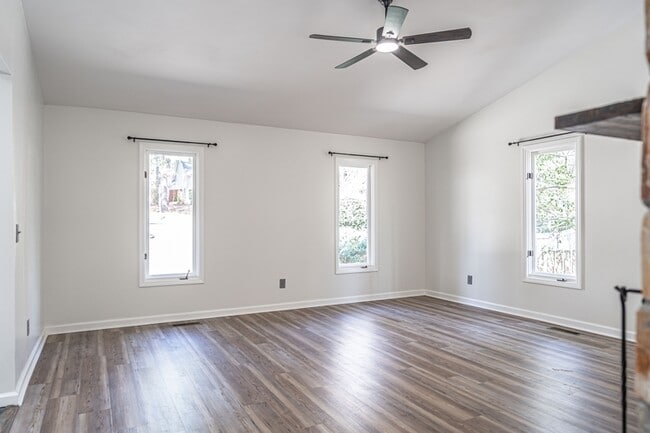 Photo - 980 Monticello Dr