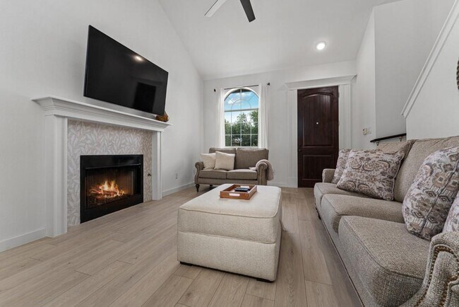 Photo - 1409 Lantern Light Dr