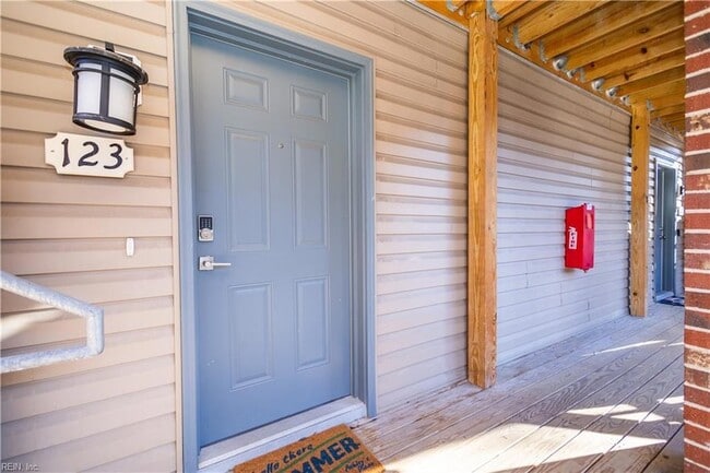 Building Photo - 414 Delaware Ave Unit 123