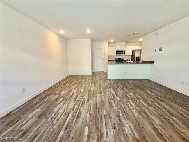 Photo - 913 Rosy Starling St