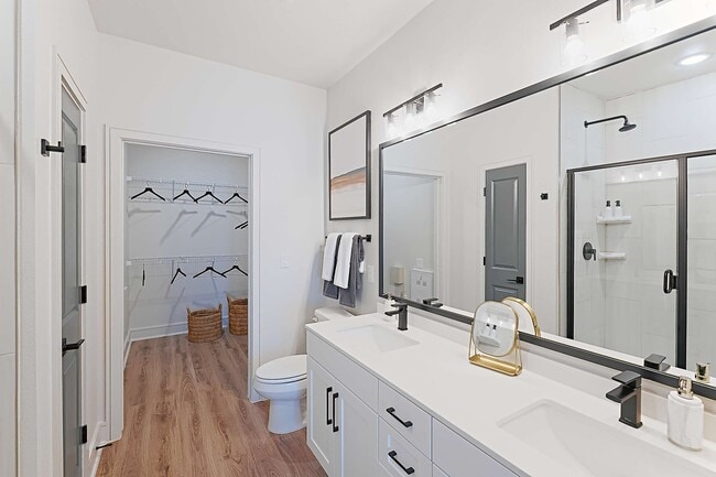 B1 Master Bathroom