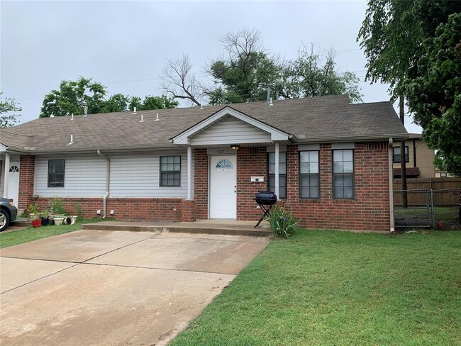 Photo - 827 Russell Cir Townhome