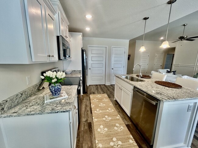 Photo - 204A Freightliner Way