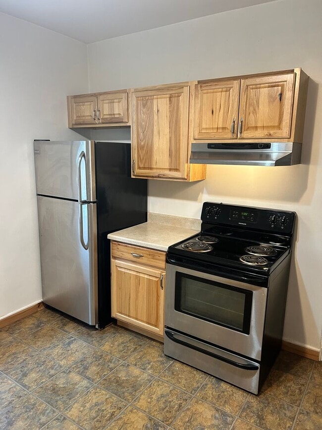 Photo - AVAILABLE NOW! - 4 Bedroom 1 Bath Home!