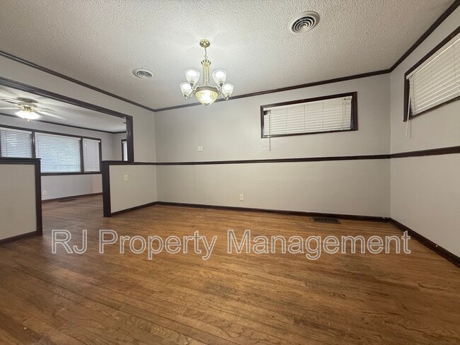 Photo - 1450 Gold Ave