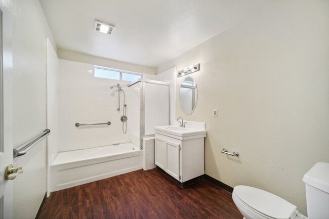 Photo - Peach Street