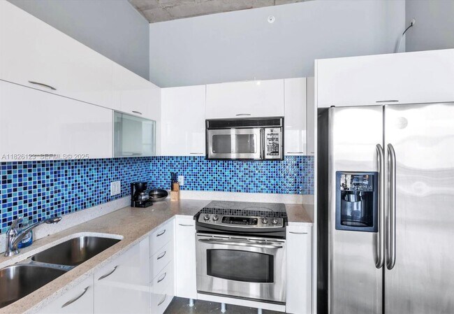 Photo - 133 NE 2nd Ave Unidad 2015