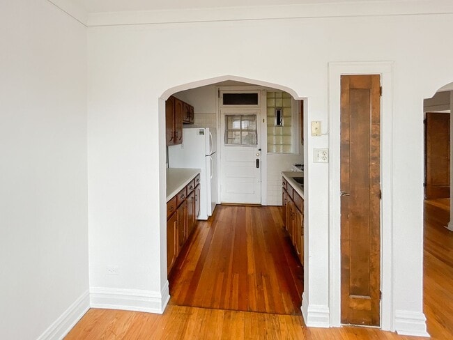 Photo - 2540 W Summerdale Ave Unit 3