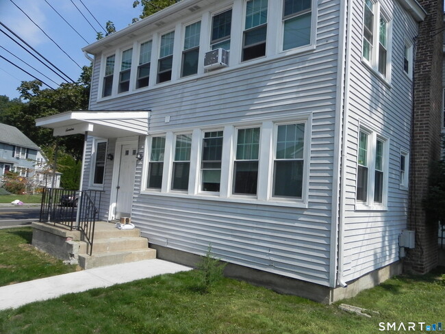 Building Photo - 17 Thames St Unit 3