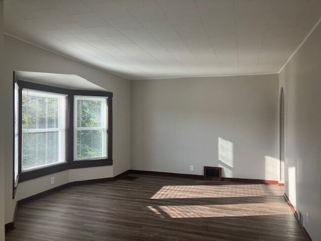 Photo - Updated 3 Bedroom - 1 Bath House in Twin L...
