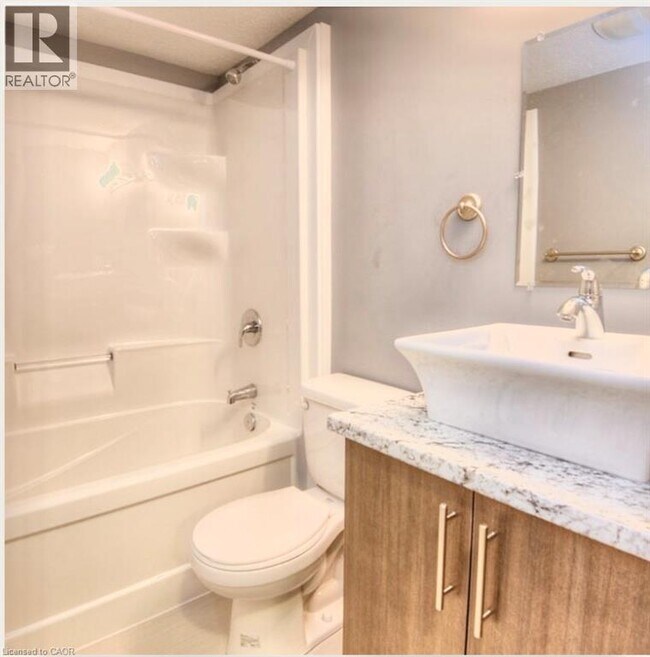 Photo - 58 Howe Dr Unité 3