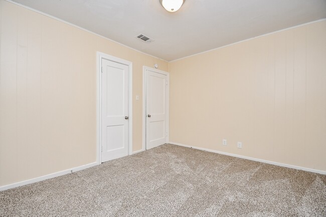 Photo - 225 17th Ave N