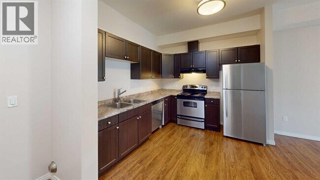 Photo - 10004-1097A 97A St