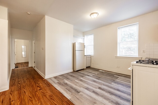 Building Photo - 1900 S Throop St Unit 9