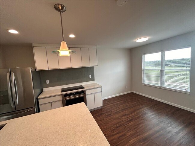 Photo - 901 E 40th St Unit 302