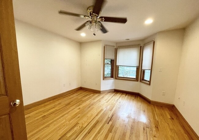244 W 3rd St Unidad 2