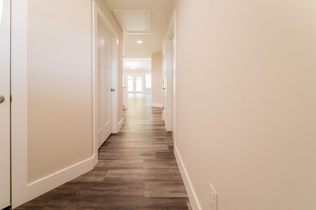 Photo - 710 Lamina Dr