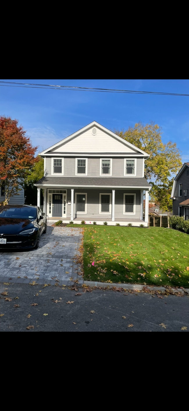 Front view of property - 5 Crescent Dr Unit 5 Crescent