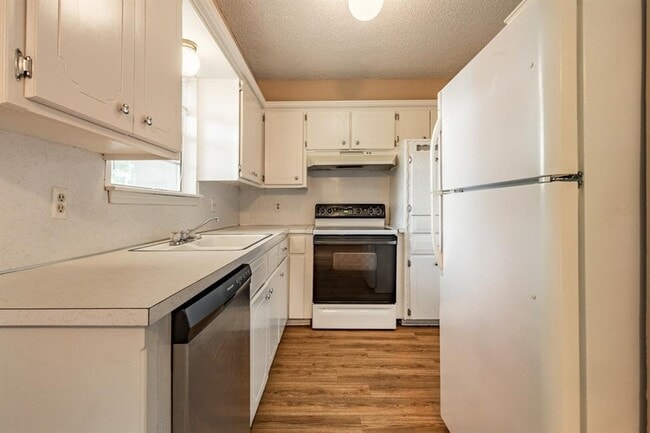 Photo - 1220 E Brooks St