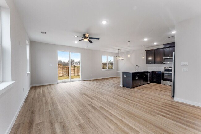 Photo - Gorgeous 3 bedroom townhome with a quick, easy walk to TSU campus!