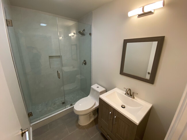 Photo - 8415 Beckford Ave Unidad B