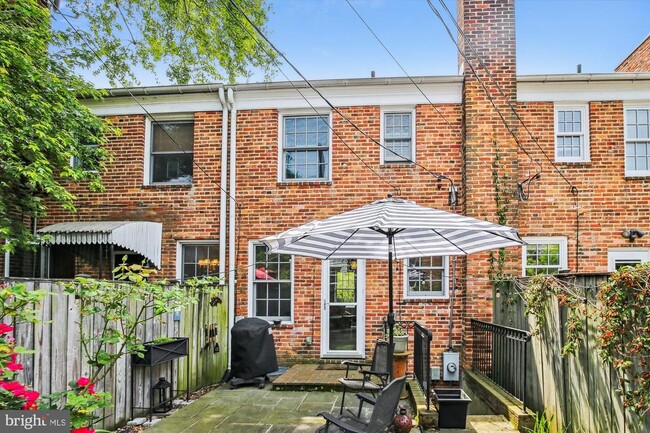 Building Photo - 821 Church St