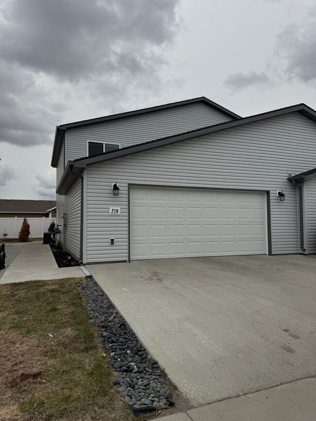 Cute twin home in SE Mandan - Cute twin home in SE Mandan