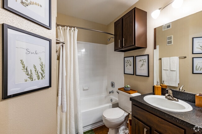 2 BR, 2 BA - 1,020SF