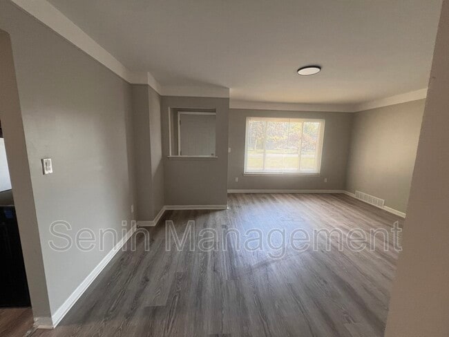 Photo - 26270 Southwestern Hwy