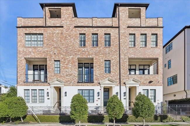 Building Photo - 3850 Glen Arbor Dr