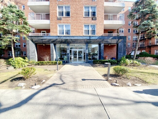 Photo - 4265 Kissena Blvd