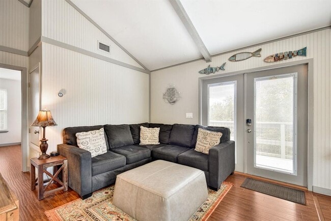 Photo - 2591 Lakeshore Dr